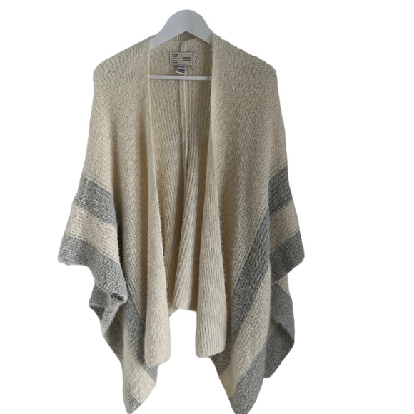 Anthropologie Saturday Sunday Fuzzy Cream & Gray Poncho Cardigan - Picture 1 of 7